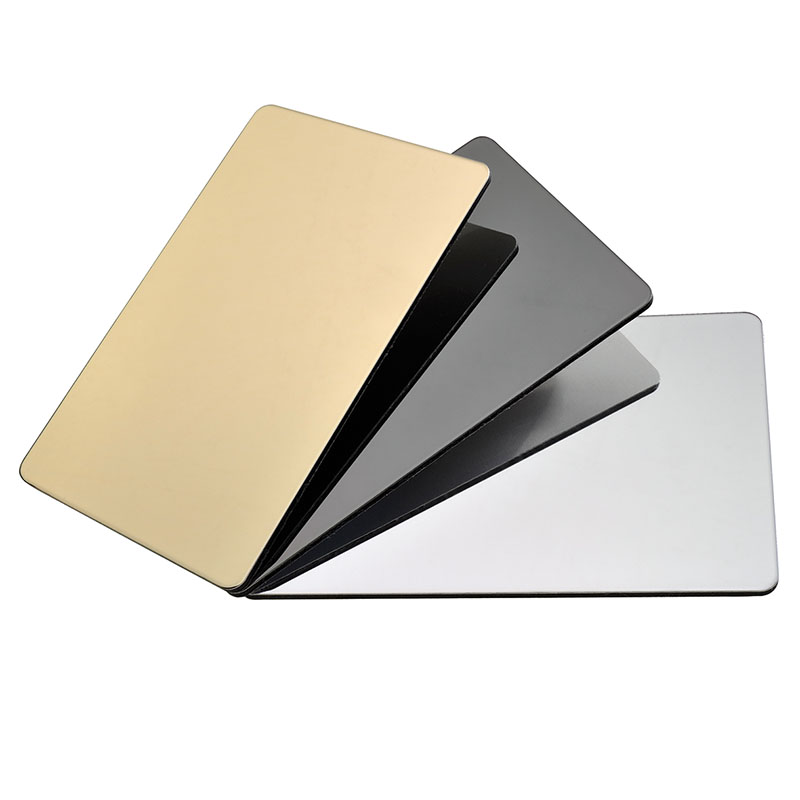 Couleurs or, anthracite et argent du DIBOND® Miroir, qui offre une grande solidité et un reflet similaire au verre